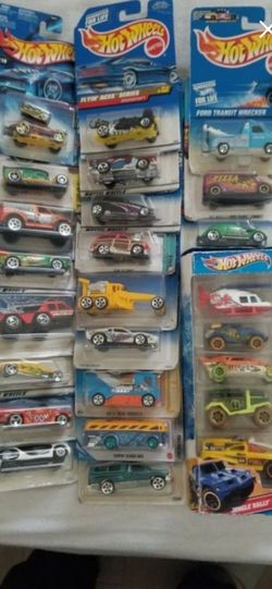New in box 125 hot wheel cars