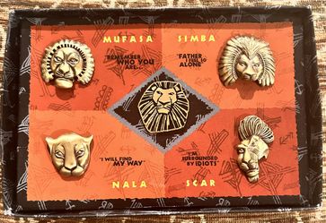 DISNEY LION KING COLLECTABLE PIN SET 
