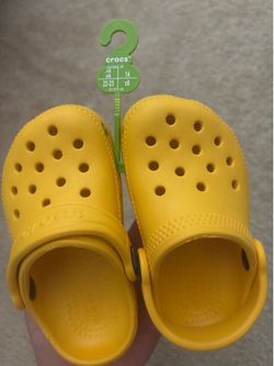 Crocs size 6 toddler