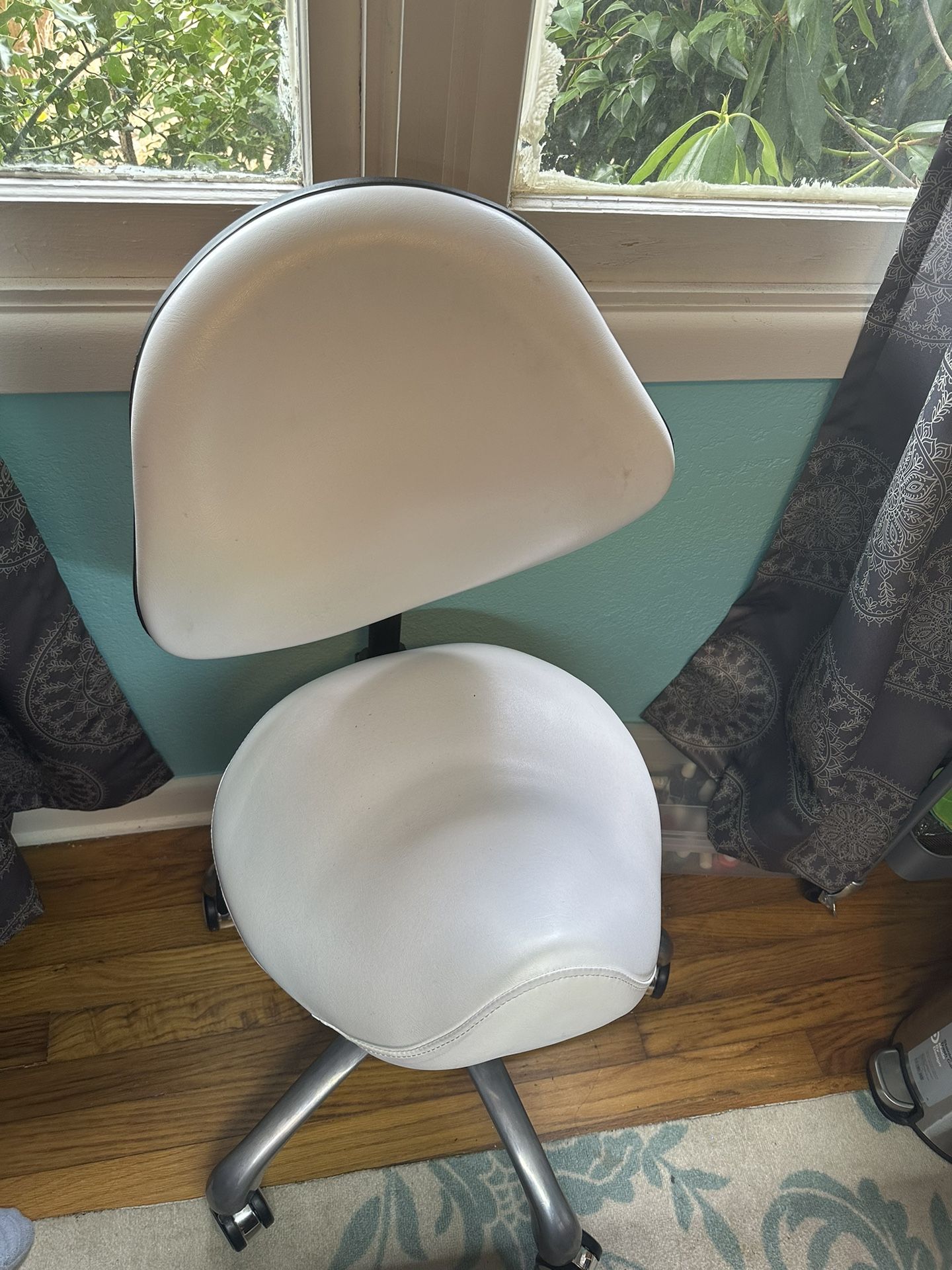 White Rolling Saddle Chair 