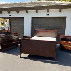 BEAUTIFUL SET QUEEN W BOX + MATTRESS / DRESSER W MIRROR / TV STAND & NIGHTSTAND - BY HOME MERIDIAN - SOLID WOOD - EXCELLENT CONDITION - Delivery Avail