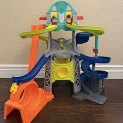 Fisher-Price Little People Toddler Toy Launch & Loop Raceway Race Track with Lights Sounds & 2 Cars