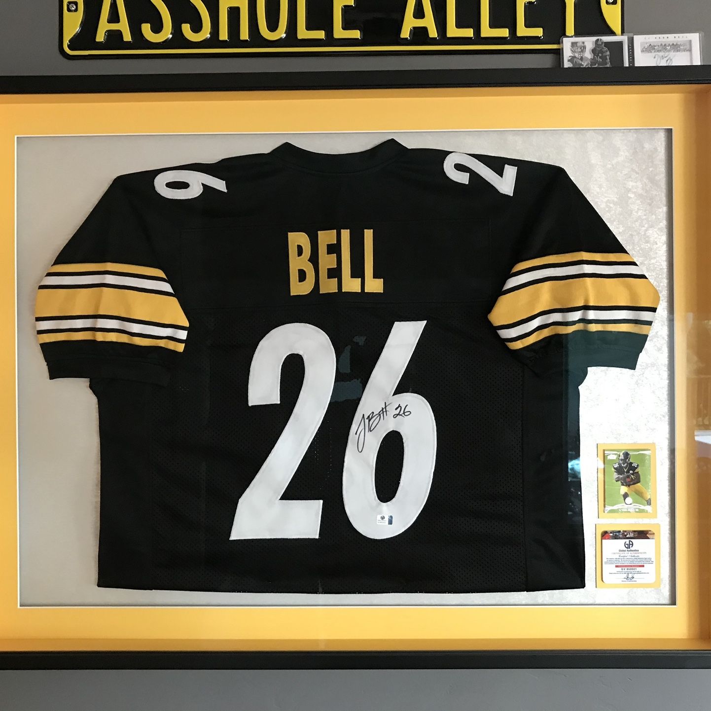 ***LeVeon Bell*** Signed Jersey With Certification for Sale in Tampa, FL -  OfferUp