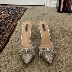 Ladies Silver/Clear Pumps