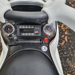 Mercedes push around don't have charging cord