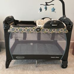 Graco Pack ‘n Play w/Bassinet, Changing Station & Mobile