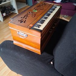 1973 Melody Calcutta Harmonium