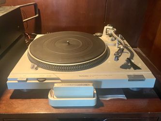 Vintage Technics SL-D2 Direct Drive Turntable with Grado Prestige Black1 Cartridge