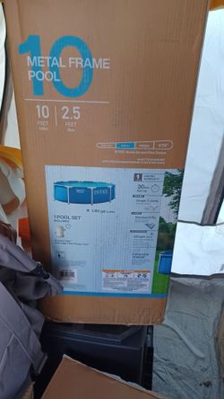10 ft by 2.5ft deep pool brand new $300