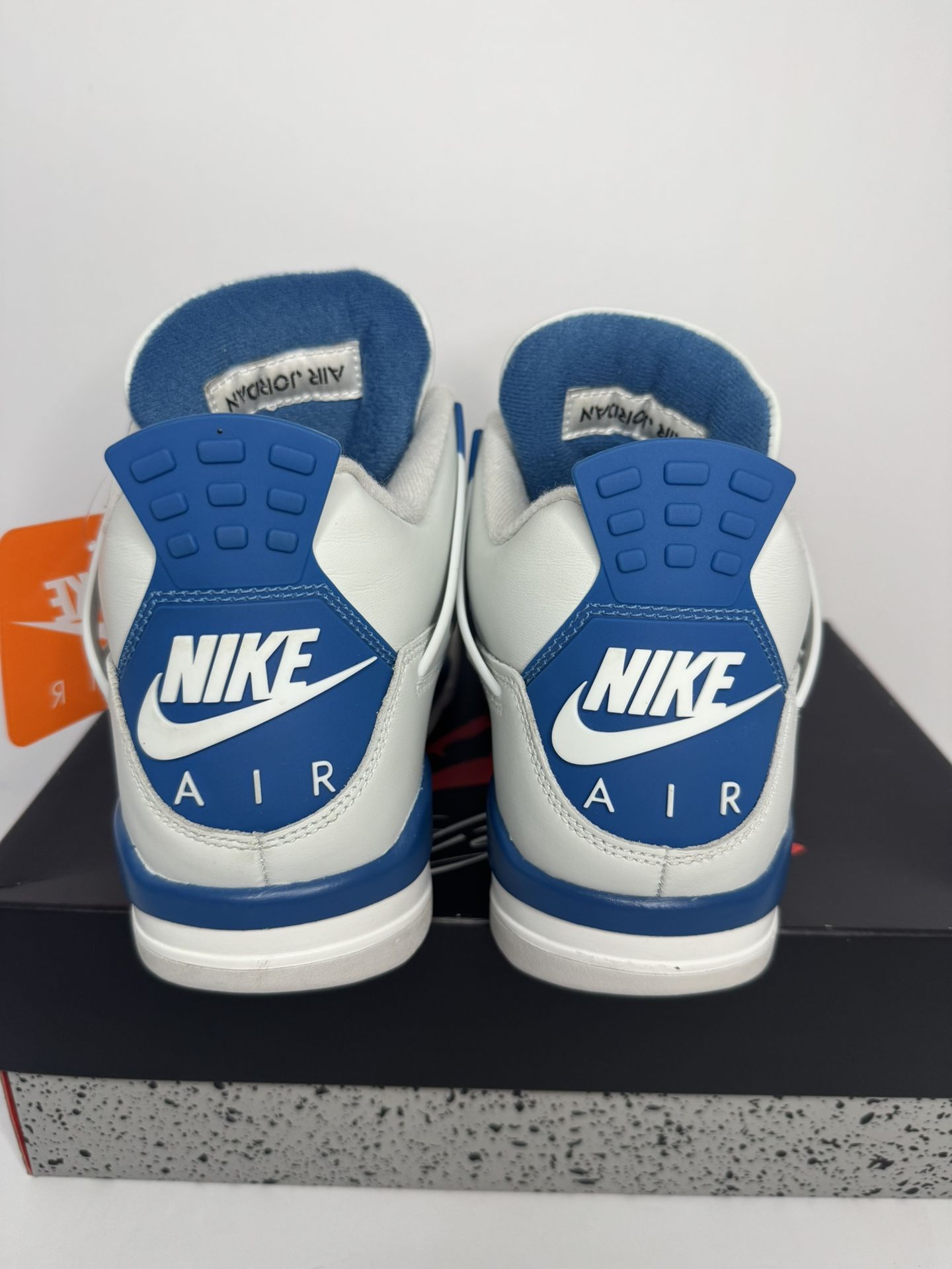 Air Jordan Retro “Military Blue” Size 9M 👟 Lightly Used w/ OG Box