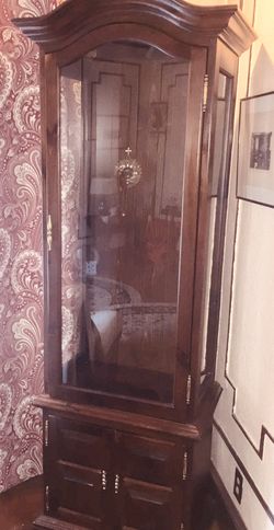 ETHAN ALLEN LIGHTED CURIO CABINET 78x23x15 Glass/Wood Shelves Storage on Base Brass Hardware