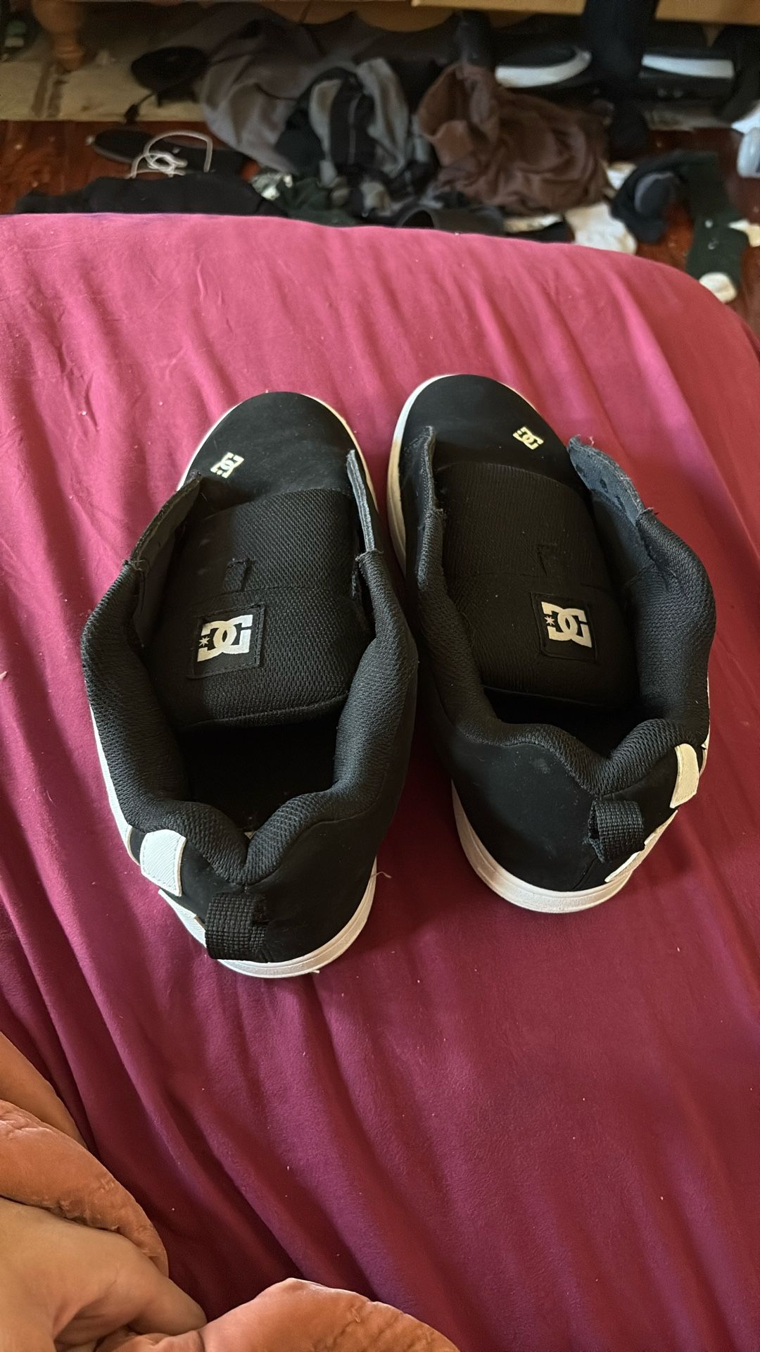 dc fat shoes size 10 no laces or box lightly used