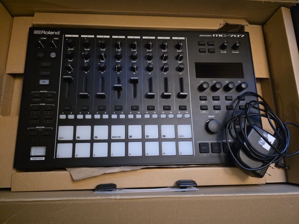 Roland MC 707