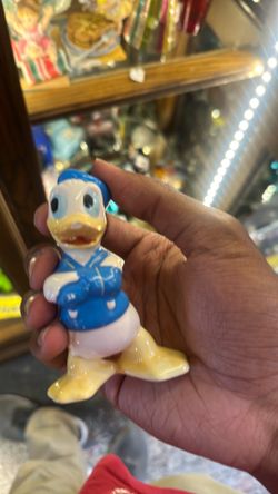 Donald Duck glass figure