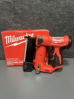 Milwaukee (2540-20) M12 12-Volt 23-Gauge Lithium-Ion Cordless Pin Nailer (Tool-Only)
