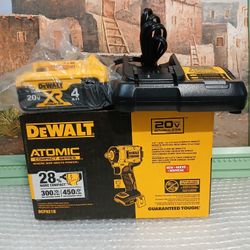 NEW DEWALT 20V BRUSHLESS 1/2 IMPACT WRENCH KIT 