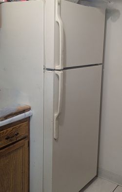 GE Refrigerator 