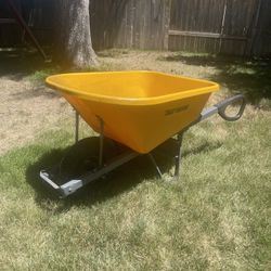 True Temper Wheelbarrow – Lightly Used, Great Condition