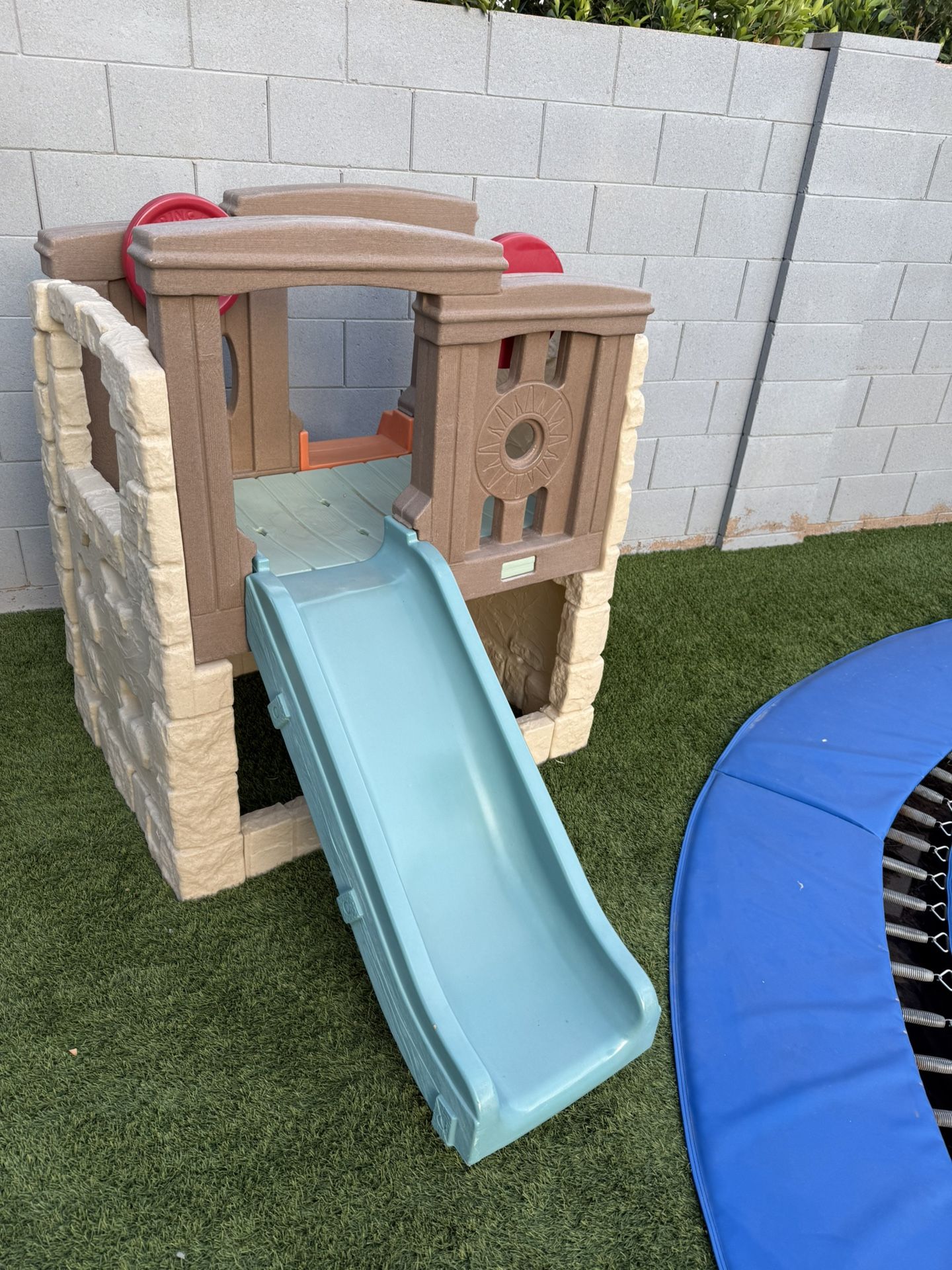 Outdoor/indoor Playhouse Play school