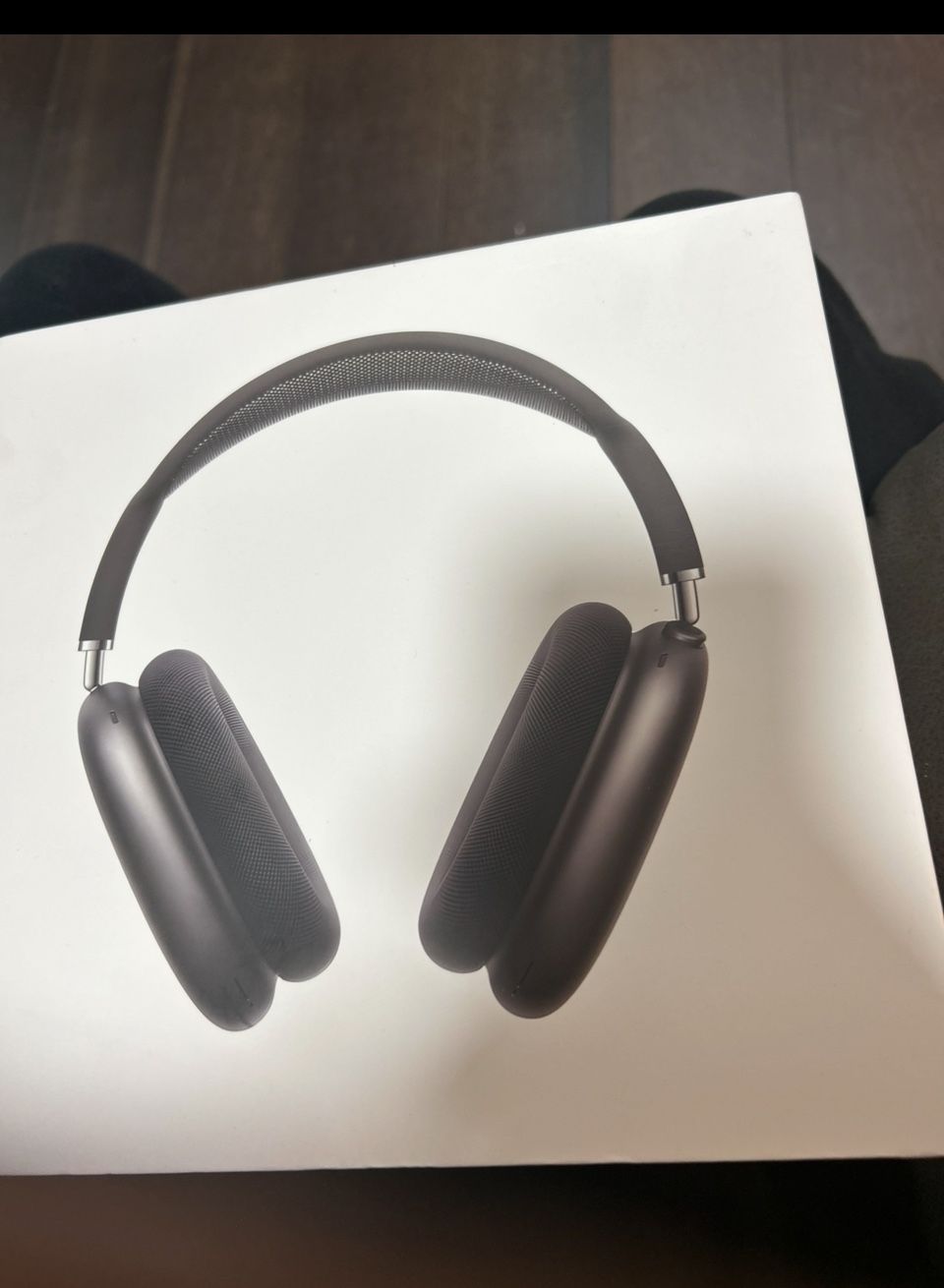 Airpod Maxes (no wrapper)