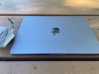 M2 MacBook Air 13.6” | 16Gb Ram | 256Gb Storage
