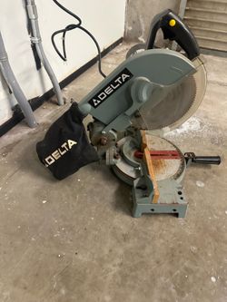 Delta miter saw