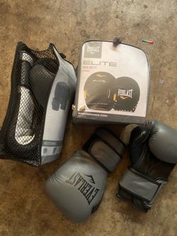 2 pair boxing gloves and mitts