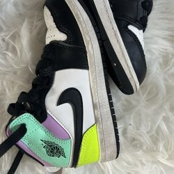 Air Jordon 1 Mid