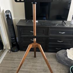 Putorsen easel TV stand