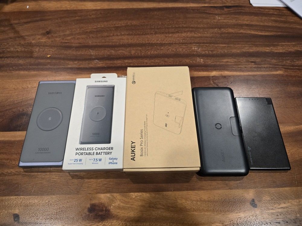 Samsung, Aukey, and Auskang Power Banks / Battery Packs