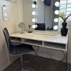 Vanity Desk With Frame 
