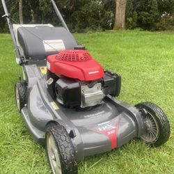 Honda HRX217 Self Propelled Lawn Mower. Super Clean!