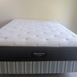 Beautyrest 12" Silver BRS900 Medium Queen mattress with boxspring and bedframe stand