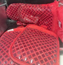 4 Piece Set of Red Oven Mitts/ Pot Holders