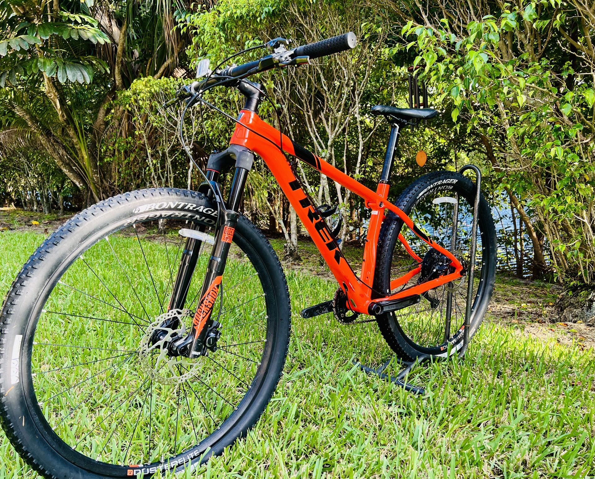 MOUNTAIN BIKE TREK PROCALIBER 6 29er ROCKSHOX RECON GOLD AIR M\L Size 