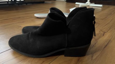 Size 9 Women’s Ankle Boots 