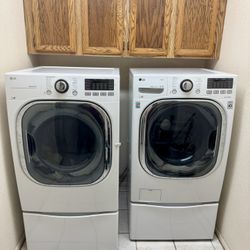 🔥 LG Washer & Dryer Set w/ Steam – Includes Storage Pedestals – Excellent Condition! 🔥