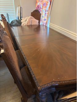 Dining room table