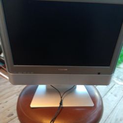 17 Inch TV With DVD Player And Remote