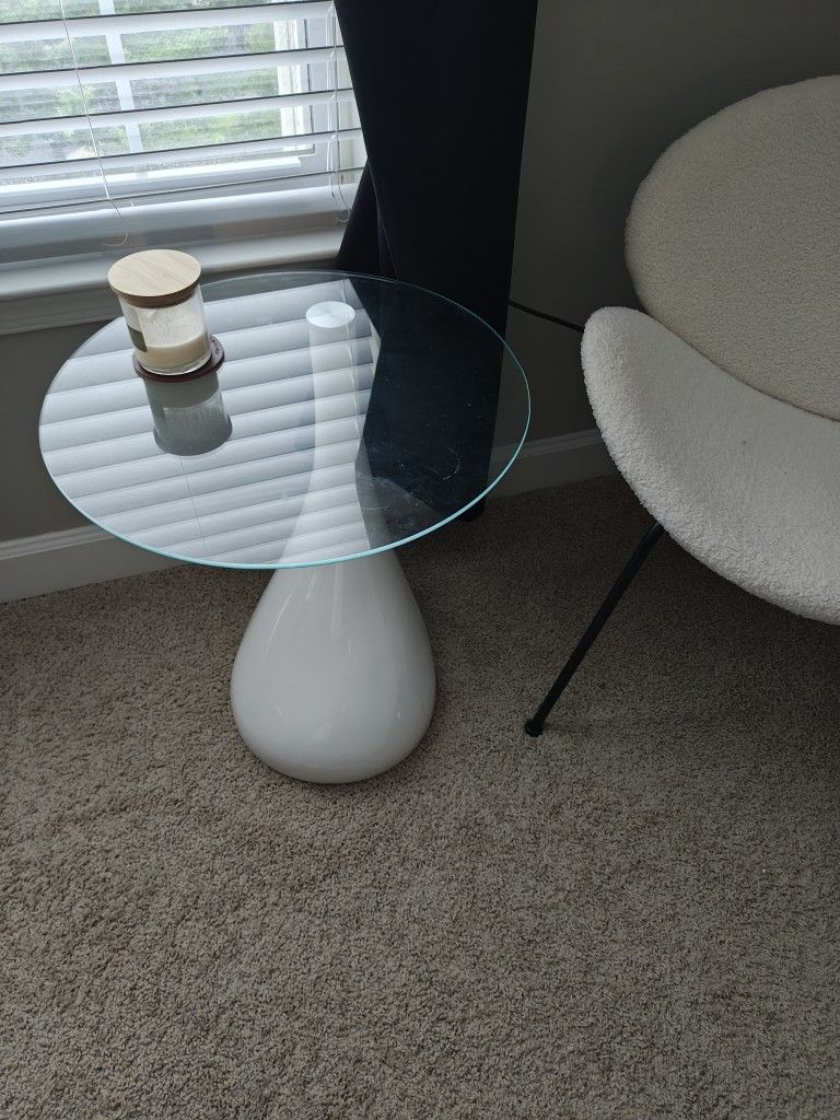 Zelle Or Cash Only: Round Glass Coffee Table End Table
