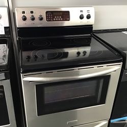 Frigidaire 4 Burner Glass Top Stainless Steel Range. 1 year Warranty 