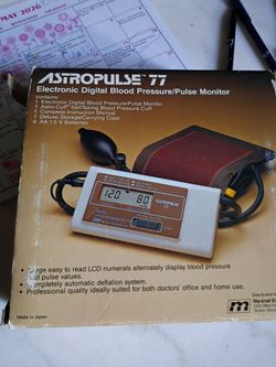 Electronic digital blood pressure and pulse monitor