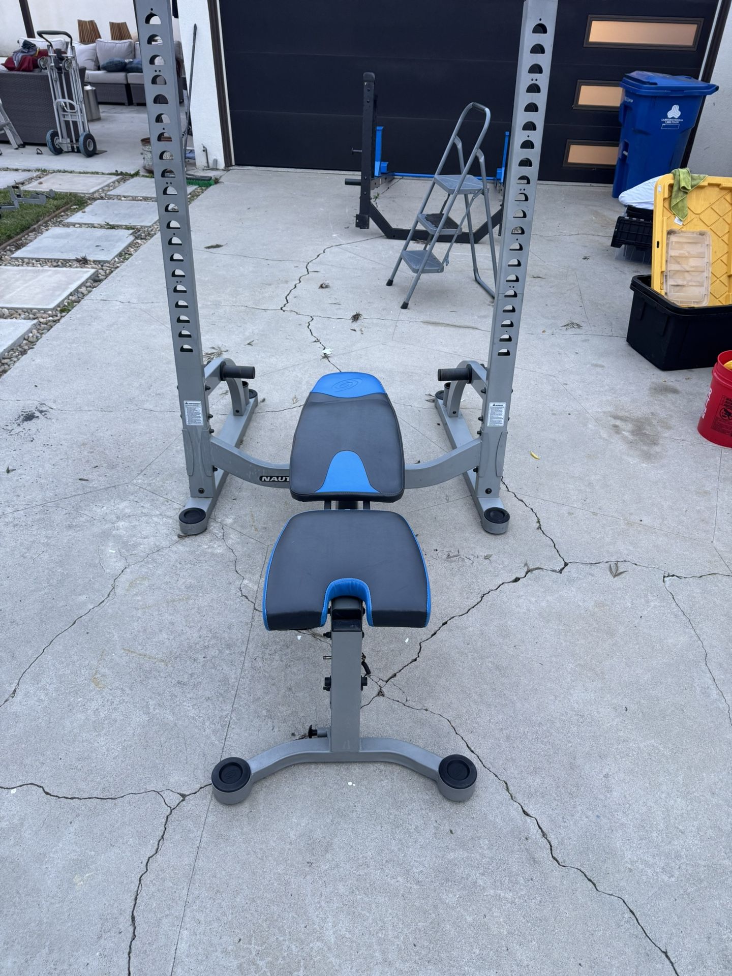 Adjustable/Foldable Weight Bench