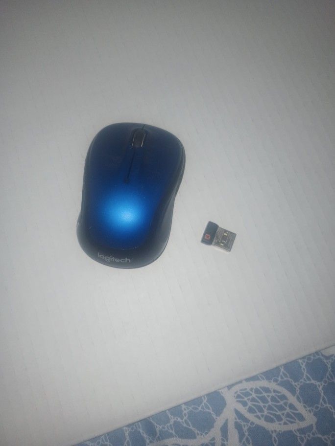 Wireless Mouse Logitech Comes with Battery, Ready To Go! - New!