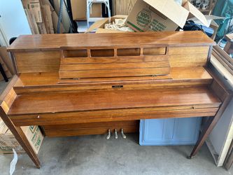 Upright piano