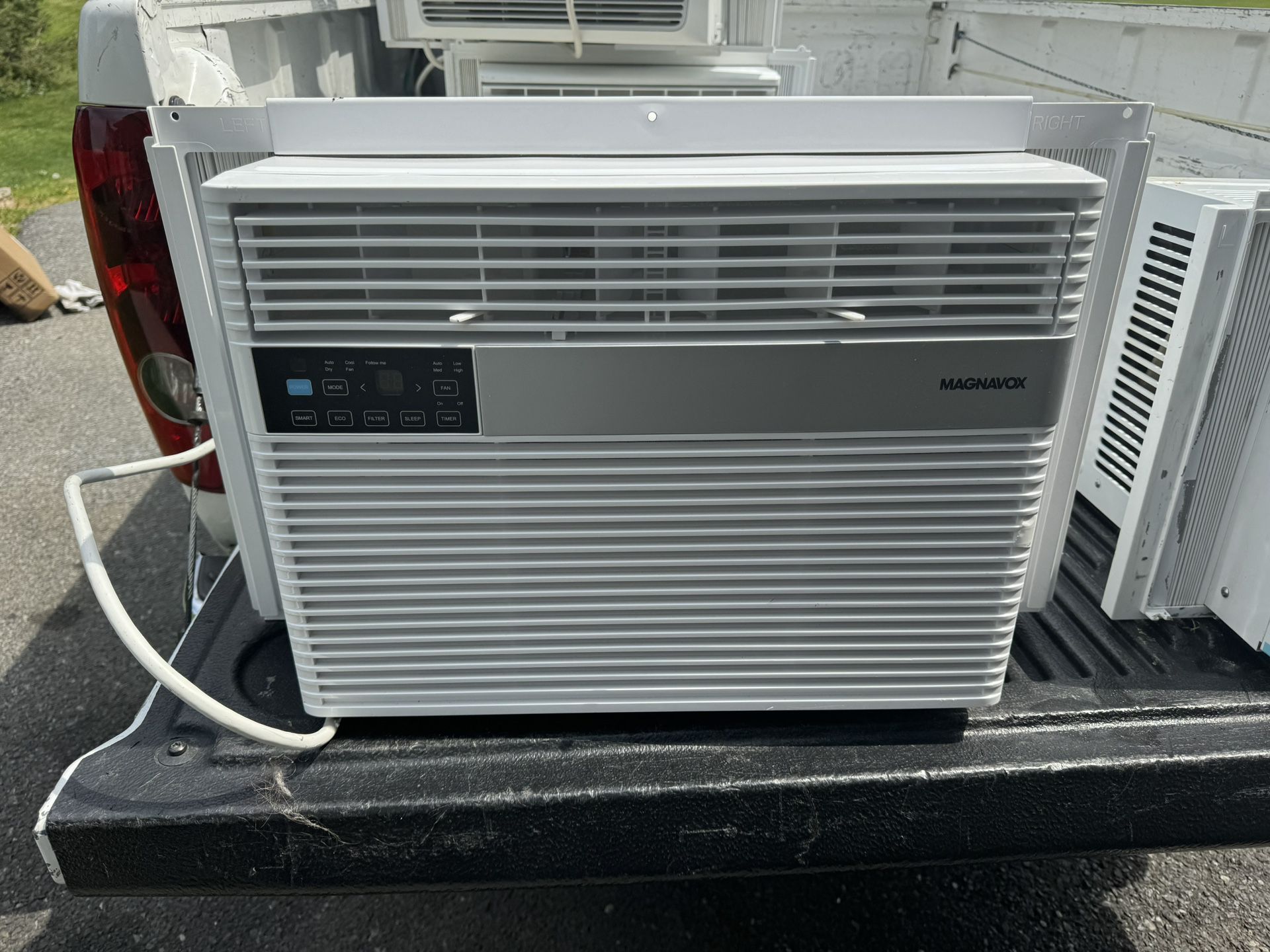 12000 btu air conditioner 225 no less new condition