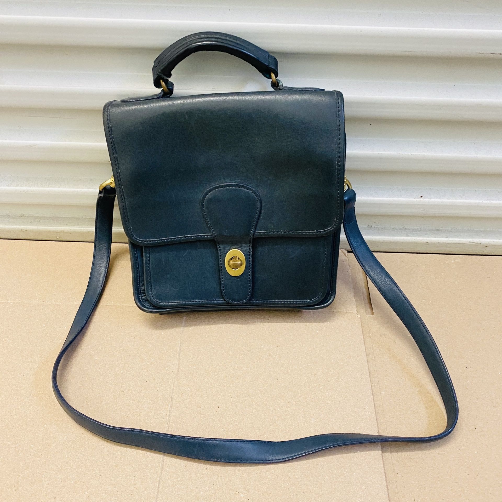 Vintage COACH Turn Lock Leather Station Dark blue Bag Model 202-02