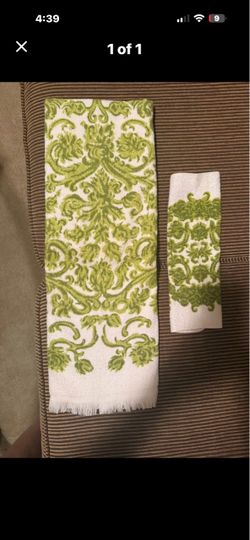 Brand New Vintage Green and White Damask Towel Set