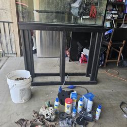 Fish 🐟 tank  55 gallo $50;for everything  pick up Victorville