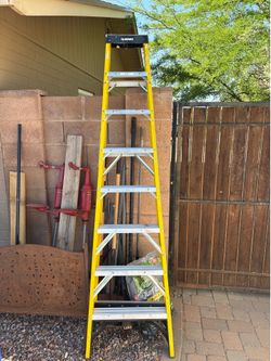 Husky 8’ Fiberglass Ladder